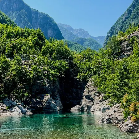 مكان تخييم North Wild